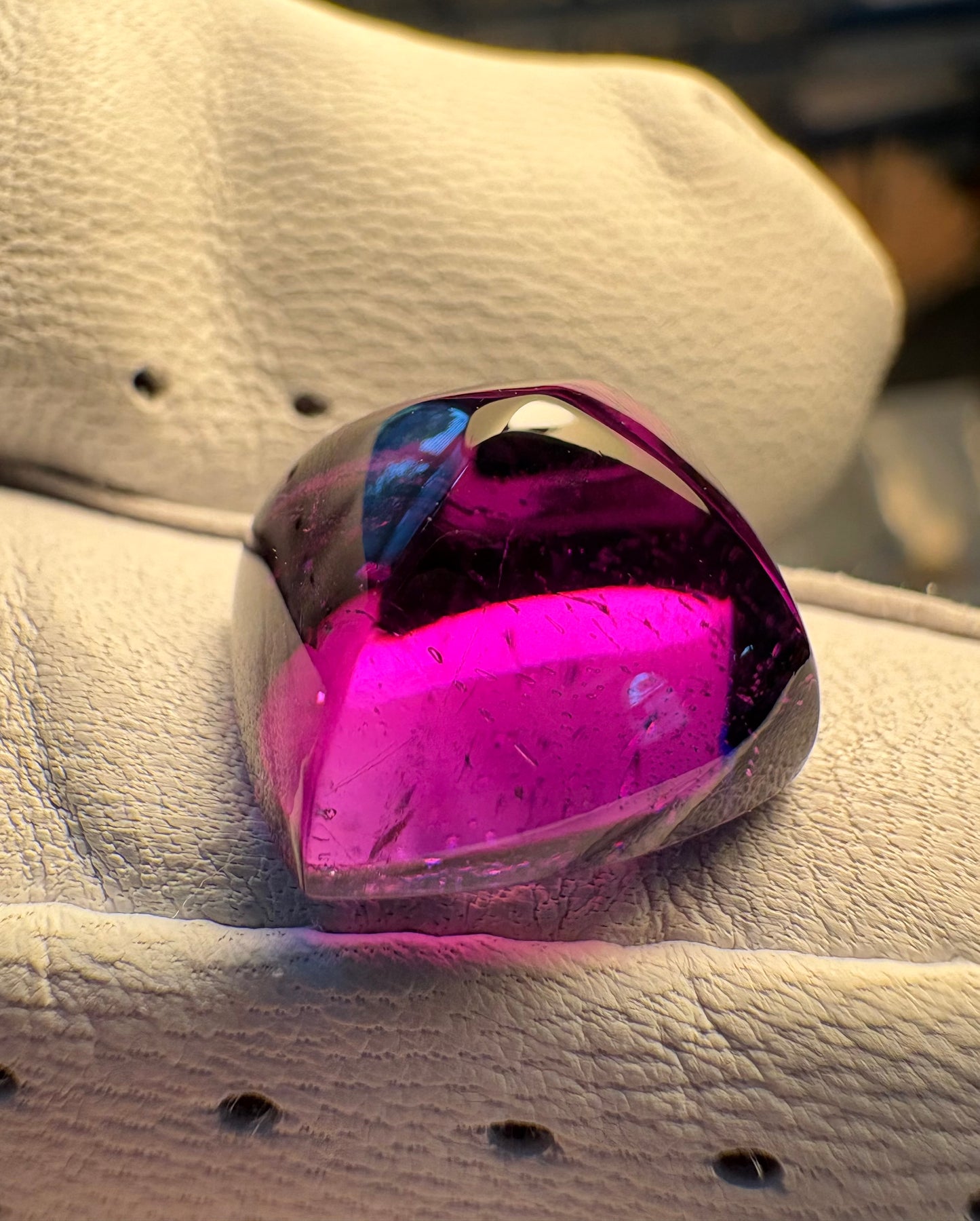 Amethyst Sugarloaf Cab   11.85 ct  14.0 x 11.5 x 9.3 mm