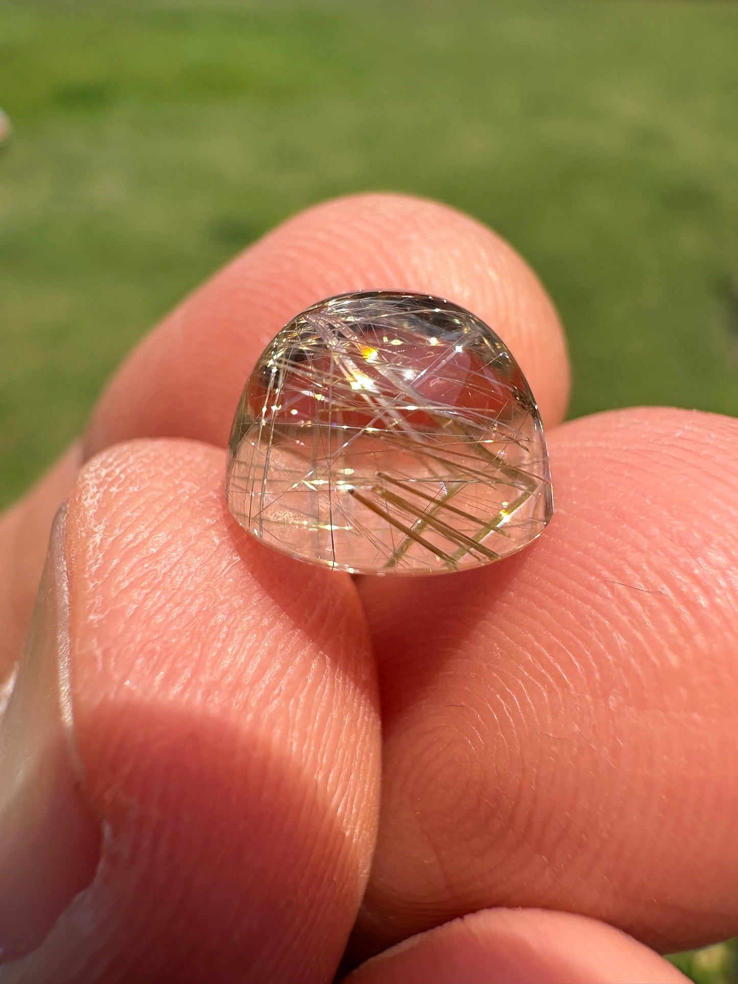 Golden Rutilated Quartz   5.48 CT  Round Cab  10.6 x 10.6 x 6.6 mm