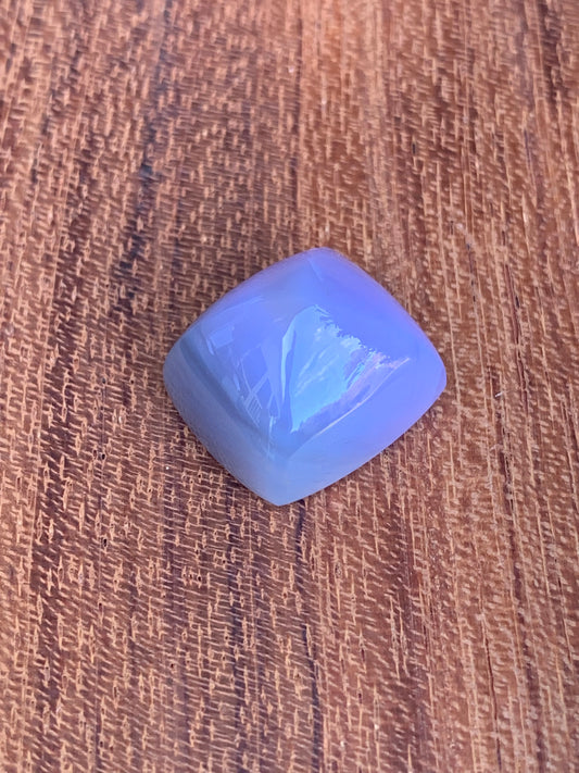 Holly Blue Agate   21.10 ct Sugarloaf Cabochon  16.6 x 15.0 x 11.1
