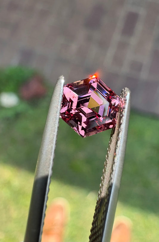 Malaya Garnet   1.39 ct  Hexy Cut  6.3x6.3x4.4