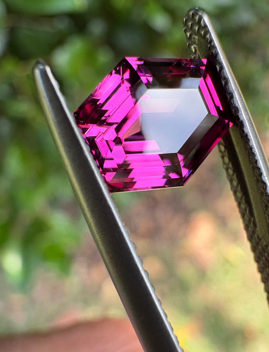 Umbalite (Rhodolite) Garnet   2.75 ct  Hampton Hexy  9.4 x 8.1 x 4.6