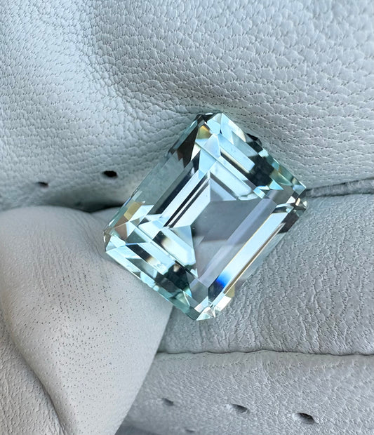 Aquamarine   5.90 ct  Emerald Cut  12.0 x 10.0 x 7.1 mm