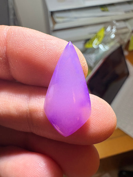 Sugilite   10.20 ct  Shield Cab  28.3 x 14.5 x 4.5 mm