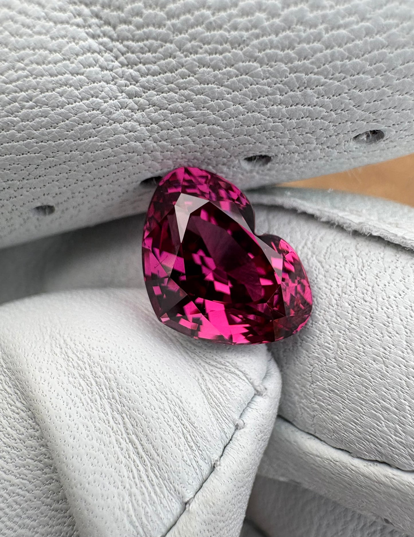 Rhodolite Garnet   3.96 ct  Heart Shape  11.0 x 7.9 x 6.0 mm